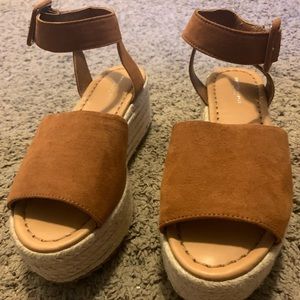 American Eagle platform Sandals
